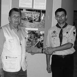 Václav Dobrozemský s jedním z nejstarších zástupců skautů Františkem Lichnovským ze Štramberku g Skauti ze střediska Pagoda Nový Jičín v průběhu měsíce září a říjen oslavili čtyřmi akcemi, určenými