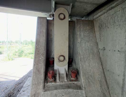 Betonáž pylonu byla provedena dvěma plnicími otvory vytlačováním betonu odspodu nahoru, v horní části pylonů byl ponechán odvzdušňovací otvor.