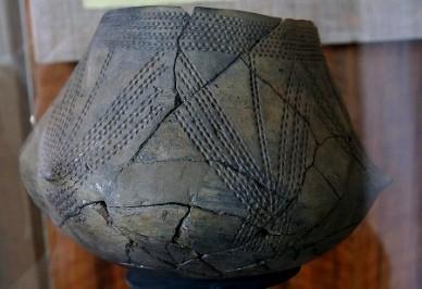 známky kultury s lineární keramikou první zemědělské kultury na našem území -> počátek mladší doby kamenné čili