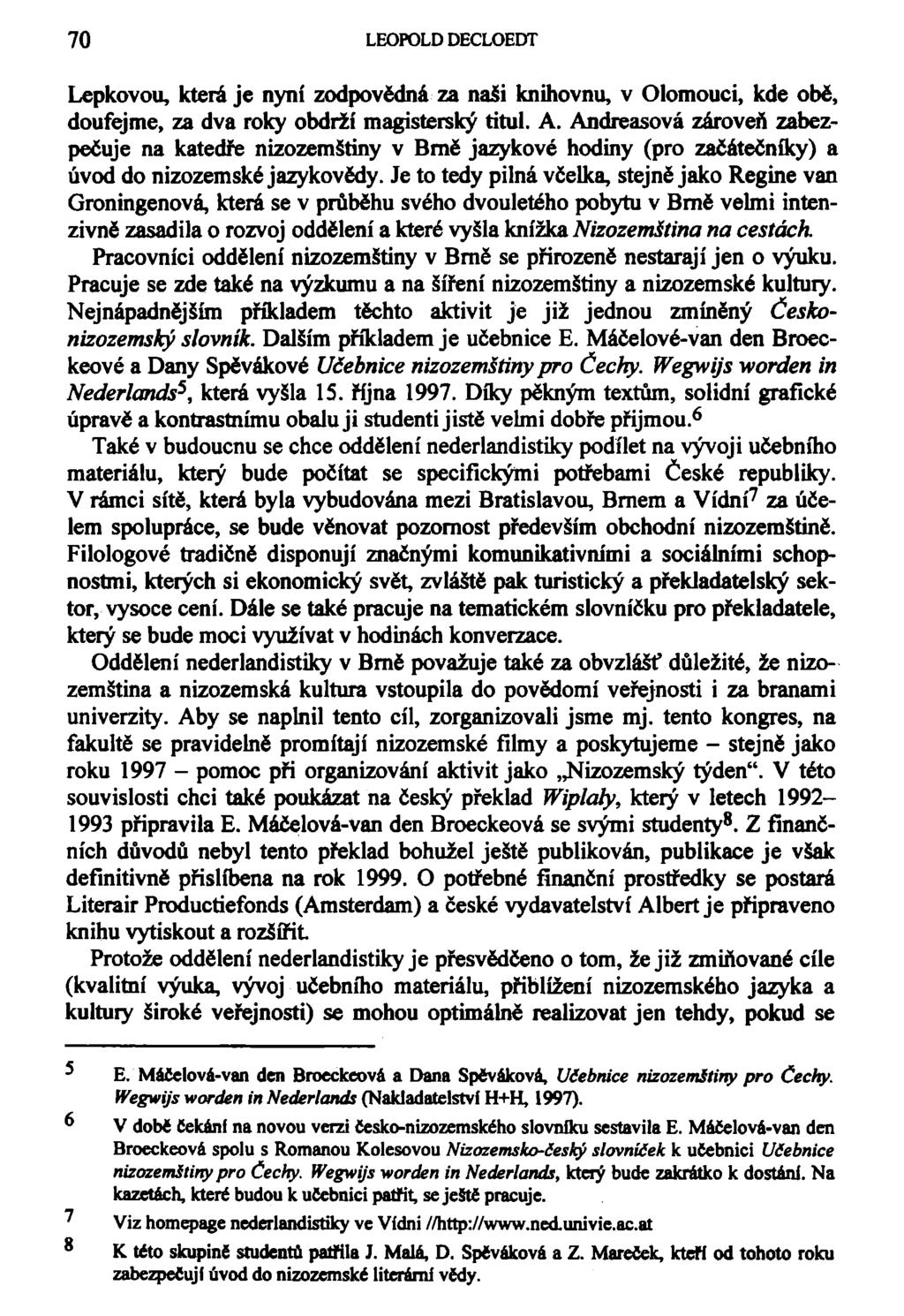 70 LEOPOLD DECLOEDT Leptovou, která je nyní zodpovědná za naši knihovnu, v Olomouci, kde obě, doufejme, za dva roky obdrží magisterský titul. A.