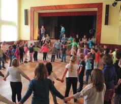roãníku, pfied koláci jezdí pravidelnû kaïd pátek na v pravy za poznáním, pro Ïáky I. stupnû probûhla beseda o tfiídûní odpadu - Tonda obal (s praktick mi ukázkami) a Ïáci I.