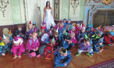 Uãíme se poïádat o vûci, podûkovat a pozdravit kamarády i dospûlé, uãíme se vyslechnout druhé, neskákat si do