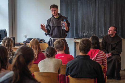 služby poskytované církví jsou (2018): udělování svátostí (křty, svatby, pohřby, aj.