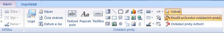 V menu Návrh v pásu karet Ovládací prvky najdeme spoustu prostředků pro vytváření formulářů a sestav. Významná je zejména tzv. souprava nástrojů (v červeném obdélníku).