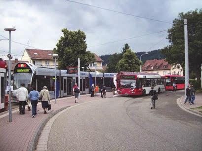 Přestupní uzly Význam kvalitních přestupních uzlů pro dopravce a objednavatele: Větší volnost