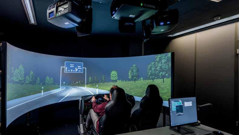 simulátory 9 Výkonné simulátory Barco pro ŠKODA AUTO Vozy značky ŠKODA přinášejí stále nové inovace a technologie, které usnadňují jejich řízení, přispívají ke komfortu a nabízí řidičům i