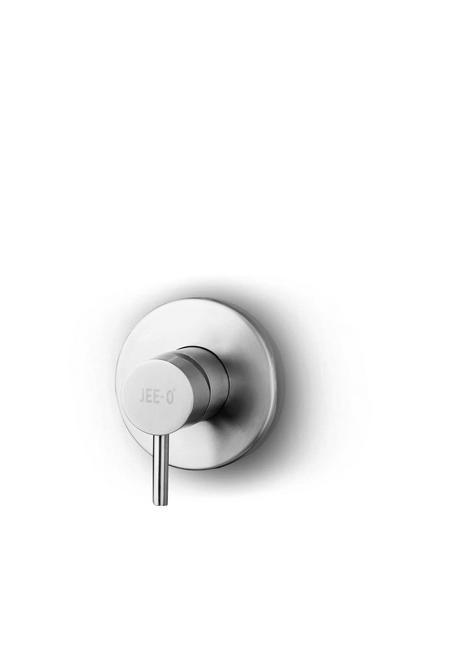 JEE-O slimline mixer 01 Wall mounted shower mixer with concealed body Nástěnná podomítková sprchová baterie 800-2100 398,- 800-2101 446,- JEE-O slimline mixer 02 Wall mounted bath/shower mixer