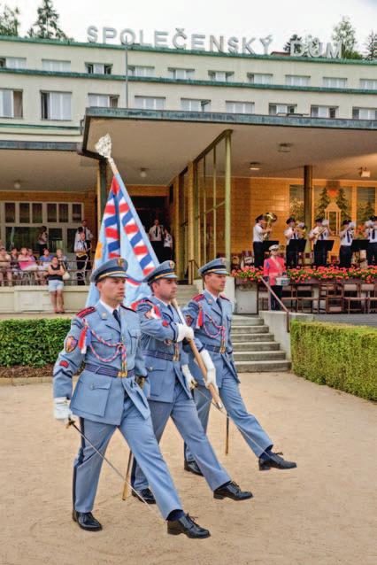 Galerie lákají k prohlídce a koupi uměleckých předmětů,