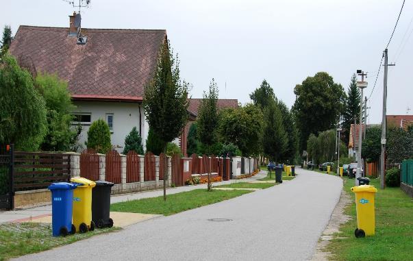 Důvody zavedení projektu,,třídíme v Hradci 1) Aktuálně platný zákon o odpadech nařizuje zákaz skládkování směsného komunálního odpadu a recyklovatelných odpadů odroku 2024.