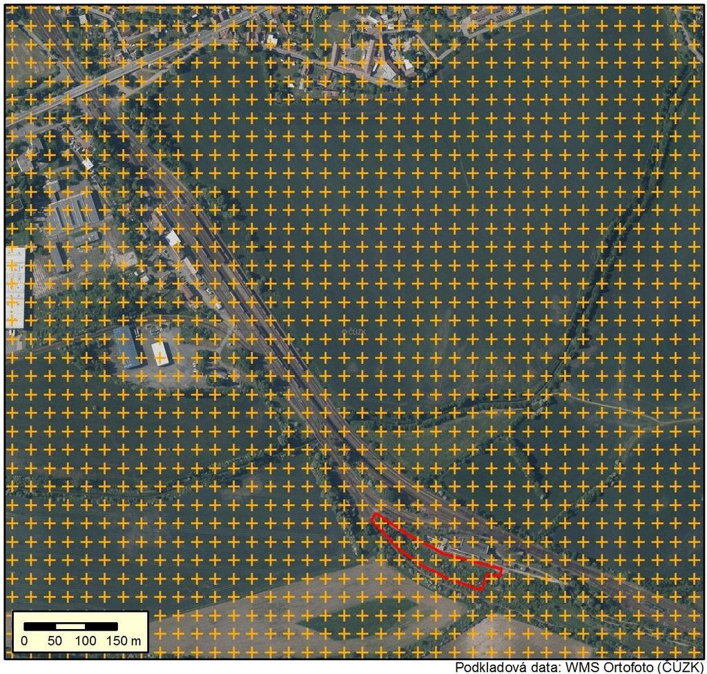 okolí traťového úseku - oranžově) Obr.