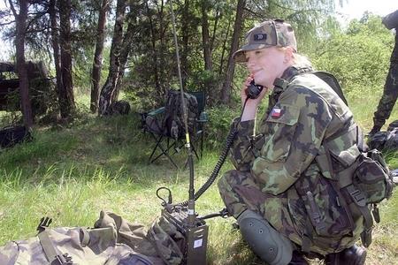 Souprava rádiové stanice splňuje tyto základní takticko-technické údaje: Kmitočtové pásmo... 30,00 MHz až 87,975 MHz Odstup kanálů... 25 khz Počet pracovních kanálů... 2320 Volba kanálů.