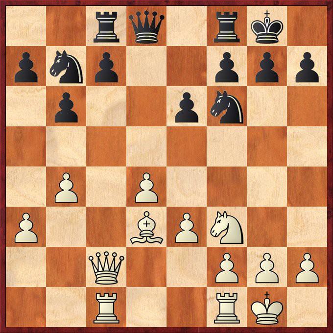 Tomáš Kocí v turnaji HD16 podává spolehlivé výkony. V 1. kole hrál Tom s bílými s Martinem Kužílkem. V pozici diagramu zahrál Tom 17. Sa6 a svou poziční převahu uplatnil v 35 tahu.