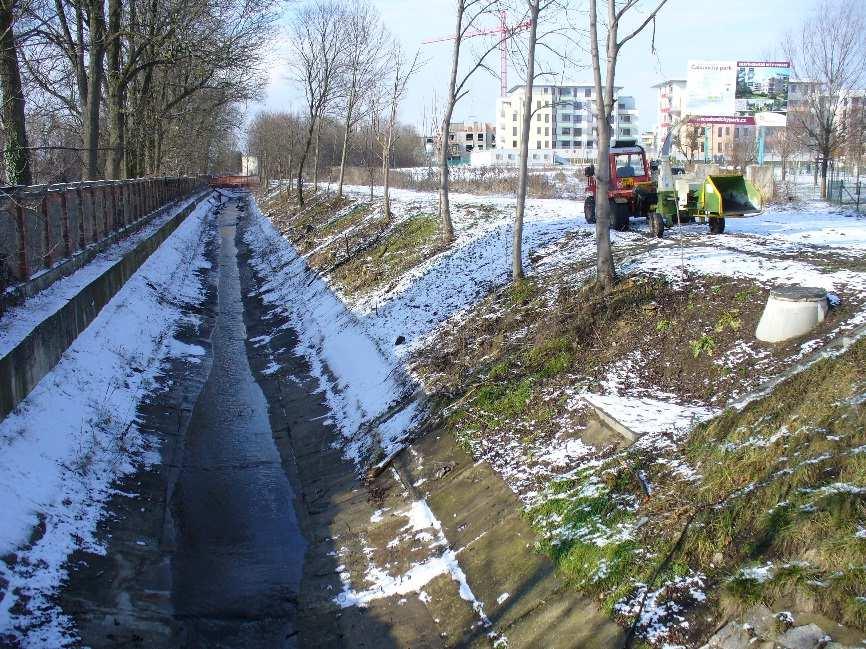 obr. 14 úsek 06, pohled z ulice Schoellerova proti proudu, vlevo