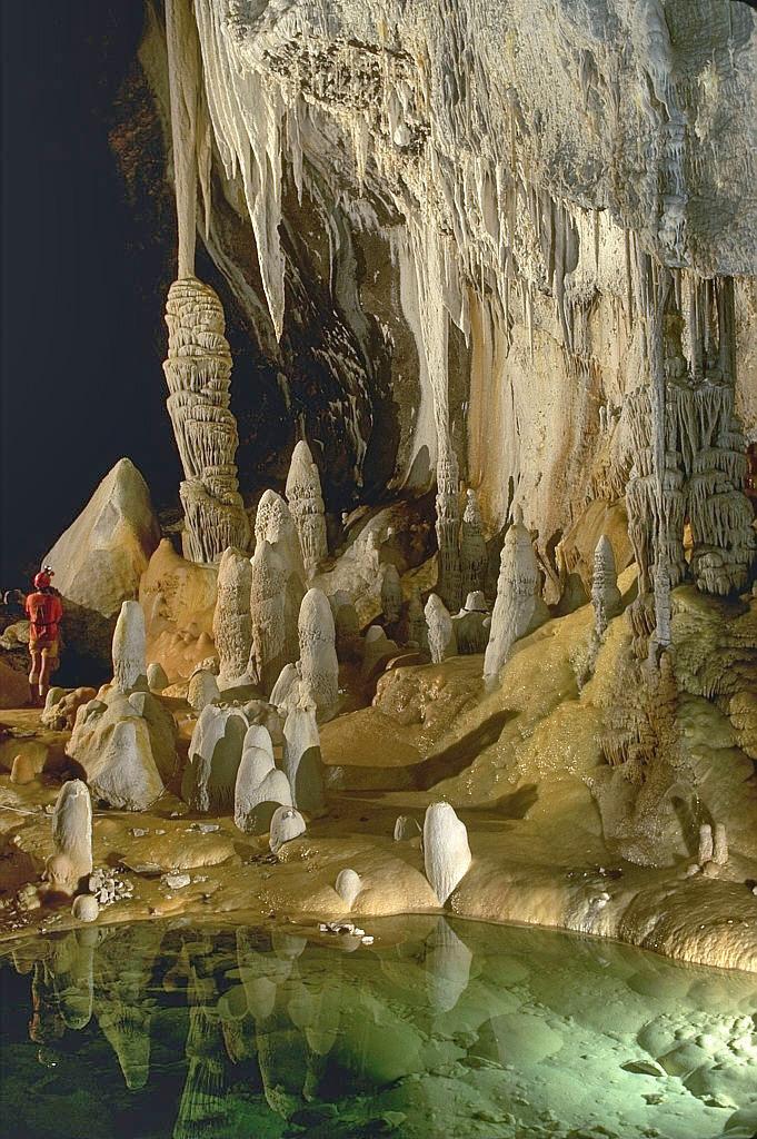 2 ] Lechuguilla Cave,[