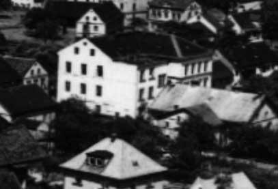 4. V roce 1937 byla ve Velkém Bfieznû otevfiena druhá kolní budova.
