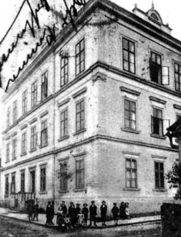 záfií 1948 nahrazen nápisem Národní kola.
