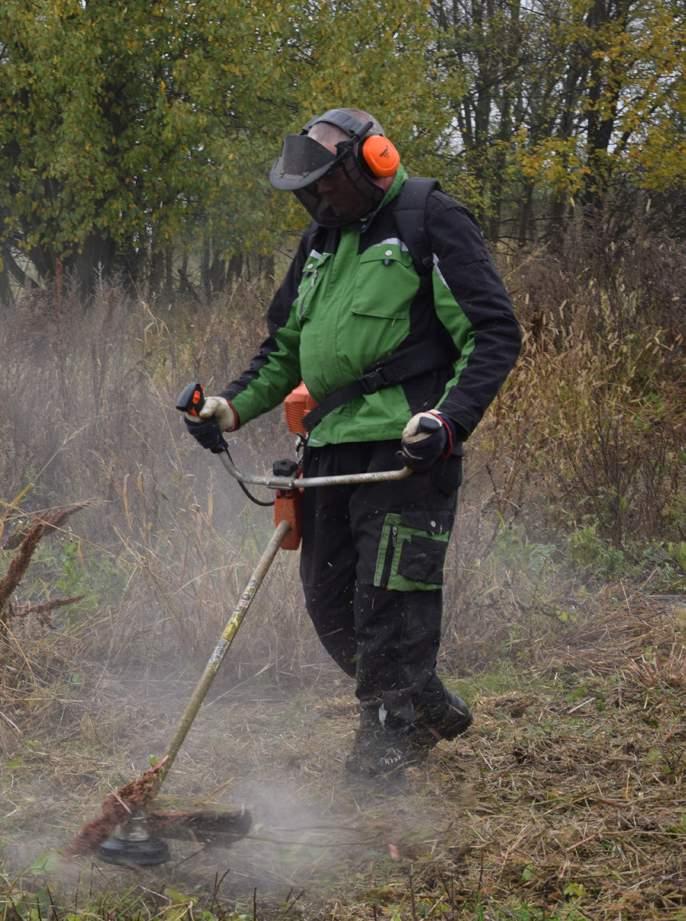 Dost tomu pomohlo, že mi pilu ECHO půjčil kamarád na vyzkoušení. S pilou ECHO CS-620SX pracuji již 36 měsíců a jsem s ní nadmíru spokojený. Je spolehlivá a rychlá. Už bych si jinou nekoupil.