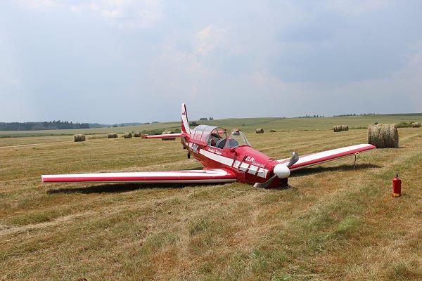 Meteorologické podmínky Stav počasí: CAVOK Směr větru: 150 Síla větru: 4-10 kt Letiště Letiště Jindřichův Hradec je veřejné vnitrostátní letiště. Jeho nadmořská výška je 1683 ft / 513 m.