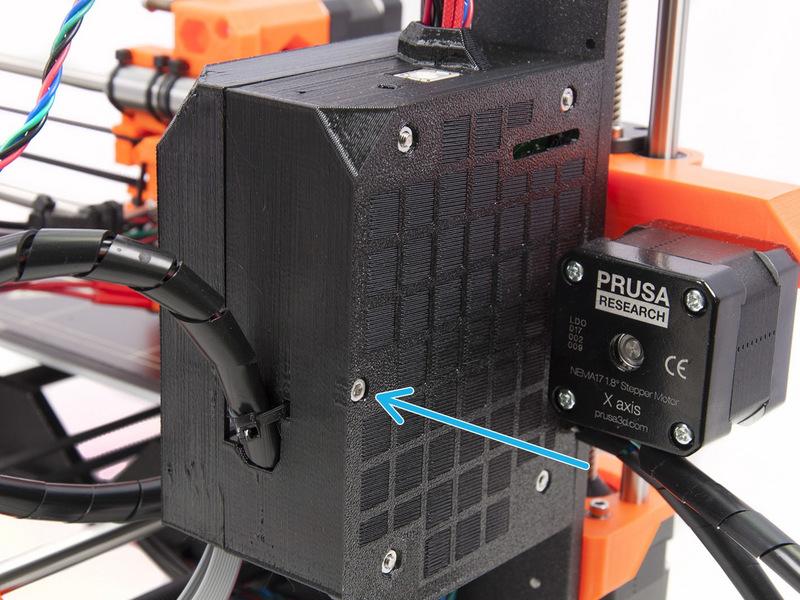 Step 4 Odeberte kroucenou bužírku Pomocí 2,5mm inbusového klíče povolte šroub na krytu elektroniky.