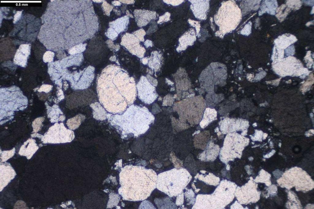 Vzorek KO-M Makropopis: klastická sedimentární hornina šedobílé barvy, na makrovzorku dobře patrná proměnlivá velikost zrn (gradační zvrstvení).