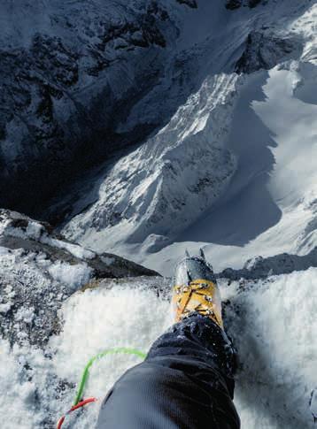 ALPINE Lehké a bezpečné lano pro vysokohorskou turistiku a vodění klientů. To je Alpine 7.9 mm.