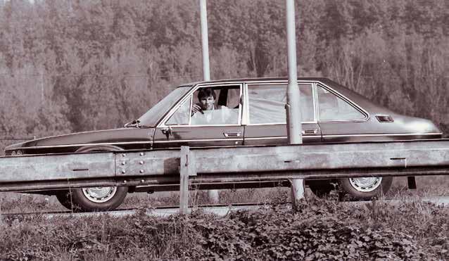 Tatra 613 s únosci a rukojmím, slovenským ministrem zdravotnictví Imrichem Hatiarem, září 1985 Foto: AÚPN trestných činů ( 93 a 94 teror, 109 opuštění republiky, 180 ohrožení bezpečnosti nebo