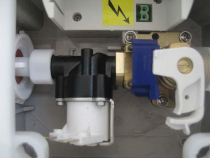 lubricate with grease or silicon paste (approved for drinking water valves lubrication) 5a 6 Zašroubovat zpět 3 šrouby na mosazném ventilu 7 Screw the