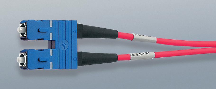 Konektor SC Duplex Konektor pro dvě optická vlákna; skládá se ze dvou jednotlivých konektorů SC, které jsou vzájemně svázány, buď na pevno nebo oddělitelně svorkou nebo klipem.
