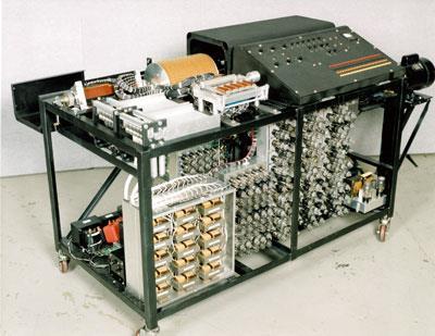 Tento kalkulátor také disponoval taktovací frekvencí 60 Hz (dnes prodávané počítače mají v průměru kolem nad 1 GHz), takže například součet trval celou sekundu.