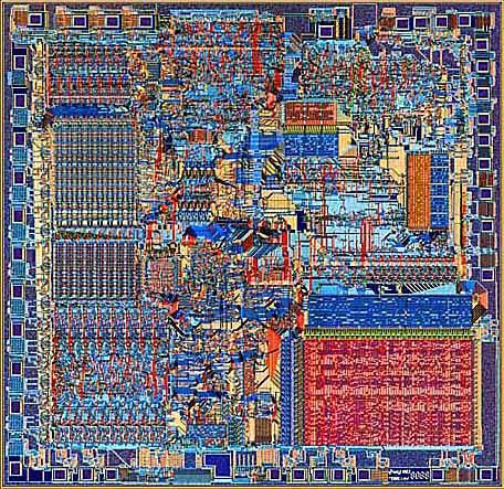 Obrázek 22 Procesor 8088 [Zdroj: http://micro.magnet.fsu.edu/chipshots/intel/8088large.html] 1980 CD vyrobila jej společnost Philips. Laserová paměť.