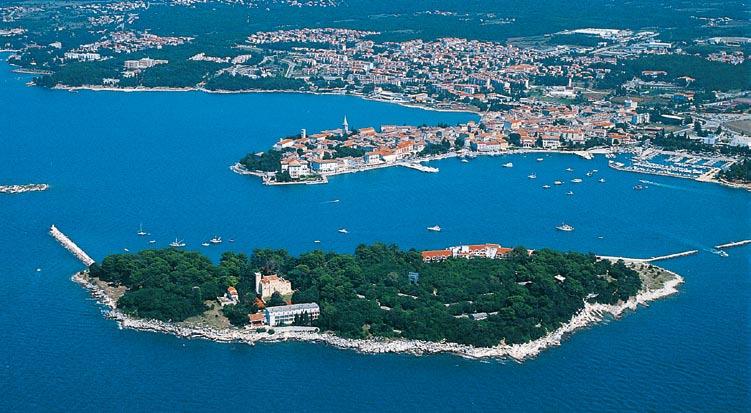 Istrijský poloostrov-poreč Poreč Poreč nejznámější a největší turistické středisko na Istrii, které kromě nádherného členitého pobřeží, které vytváří řadu lagun, nabízí i spoustu historických památek.