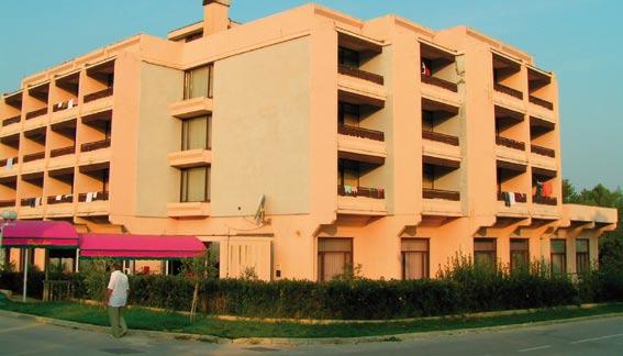 Zadarská riviéra-biograd na Moru HOTEL ALBAMARIS** Jednodušší, ale oblíbený hotel s výhodnou polohou a za dobrou cenu. Fotogalerie hotelu: www.dezka.