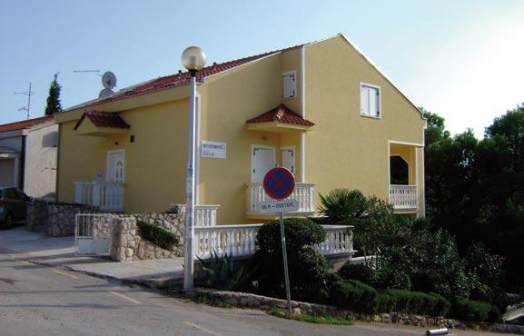 Zadarská riviéra-drage VILLA NICKEY*** DRAGE malé a klidné letovisko se nachází 5 km jižně od Pakoštane a 11 km od Biogradu na Moru.
