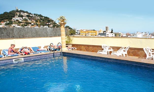 Blanes-Costa Brava HOTEL COSTA BRAVA**+ POLOHA: městský hotel se nachází v samotném centru letoviska Blanes asi 300m od pláže.