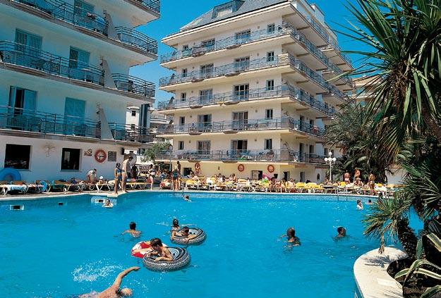 Santa Susana-Costa del Maresme Španělsko 1. dítě do 11 let zdarma HOTEL ALHAMBRA*** POLOHA: moderní hotel se nachází přímo na hlavní promenádě v Santa Susana v těsném sousedství hotelu Riviera***.