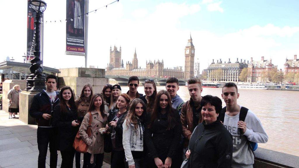 V sobotu studenti zahájili aktivity návštěvou London Dungeon, kde jsou formou hraných příběhů prezentovány hrůzostrašné výjevy z londýnské historie např.