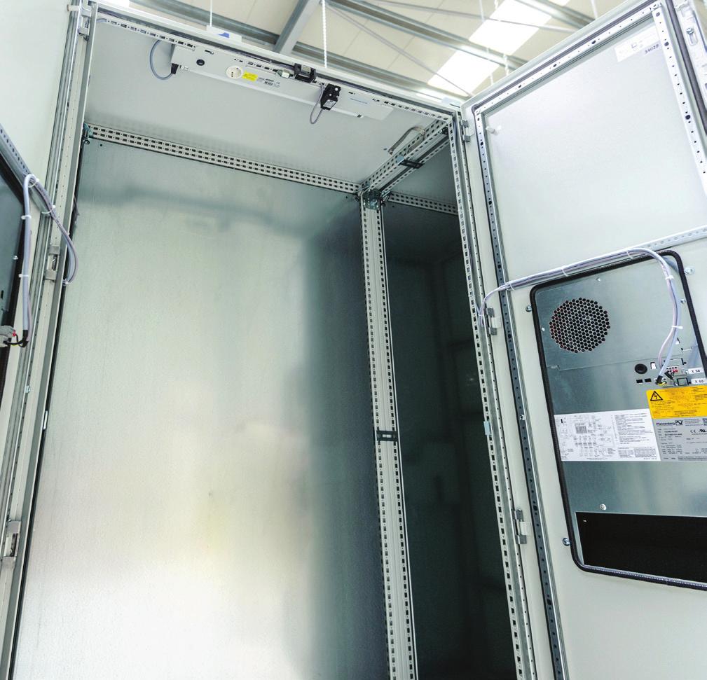 Využitelná hloubka: Materiál: 30 mm. Termoplast. Povrch: RAL 7035.