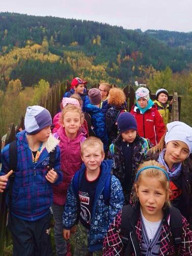 Obě skupiny měly výborné průvodce, kteří nám poutavě vyprávěli o historii i současnosti hradu, největší úspěch však měly strašidelné historky.