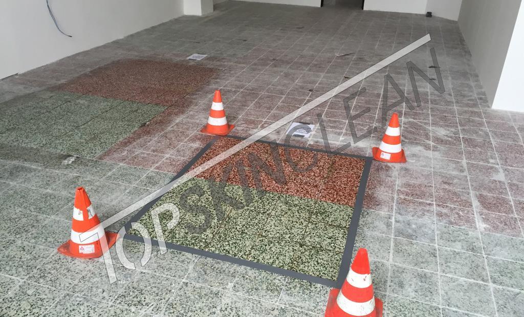 Renovace podlahy Terrazzo, dvoubarevný povrch starší administrativní