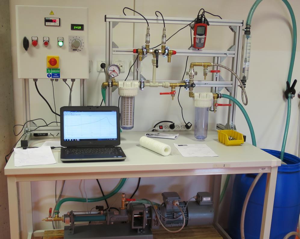 C3. Testování průtočnosti filtru, simulace procesu filtrace vody pro jednorázové materiály. Název zařízení: WPT 15 (Water Permeability Tester) Kontakt: Jakub Hrůza (jakub.hruza@tul.