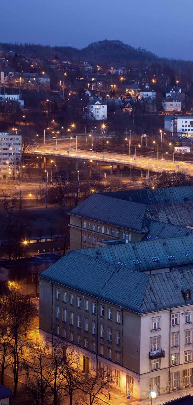 připraveni na revoluci zdrojů VODOHOSPODÁŘSKÉ A CHYTRÉ SLUŽBY pro místní samosprávy a průmyslové zákazníky: výroba, úprava a distribuce pitné vody čištění odpadních vod a zpracování kalů odvádění a