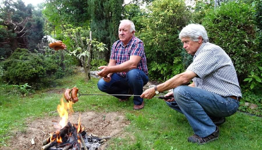 Rostlině prospívá umístění na teplém a polostinné místo ve skleníku. V době vegetace nesnáší přeschnutí substrátu a prospívá ji jednou či dvakrát rozbahnit substrát. V zimě vyžaduje kolem 10-12 C.