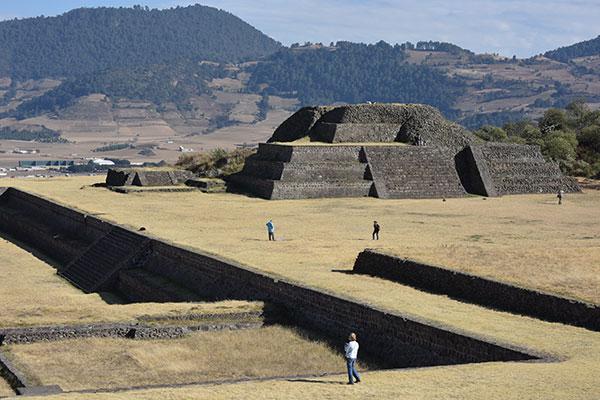 Transfer a ubytování v historickém centru Mexico City, podvečerní program v centru. 11. nocleh v hotelu 12.