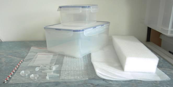 Zabalení a uložení nálezů obalové materiály (po dohodě s institucí) papírové, plastové, zipové sáčky plastové boxy, mikrozkumavky