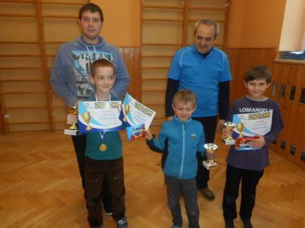Kategorie H10 http://www.chess-results.com/tnr262735.aspx?lan=5&art=1&wi=821 Poř. St.č. Jméno FED Rtg Klub/Místo Body PH 1 PH 2 PH 3 1 1 Hladký Tadeáš CZE 1371 ŠK Lokomotiva Brno, z.s. 6 19 12 19 2 3 Šetina Václav CZE 1087 ŠK Kuřim, z.