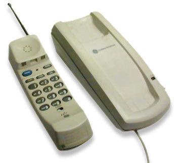 )!"# $*+%& DECT (Digital European/Enhanced Cordless Telephone) 1992 Evropský standart (ETSI) Hlasová + datová komunikace Spolupráce s ostatními