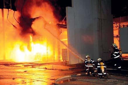 součást rizika RV, vztahující se k hmotné škodě (požár nebo výbuch iniciované nebezpečným jiskřením mezi venkovní instalací a kovovými částmi, obvykle na vstupu vedení do stavby) způsobené bleskovým