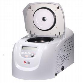 CENTRIFUGY DLAB - DM3024 vysokootáčková centrifuga Mikroprocesorem řízená, vysokootáčková centrifuga typ DM3024 slouží k odstřeďování mikrozkumavek, PCR zkumavek, stripů o objemech 0,2 ml... 5 ml.