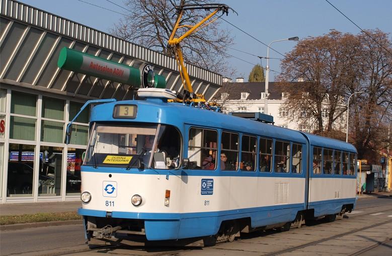 Obr. 5: Vůz K2 [11] Dalším typem tramvajového vozu je Tatra KT8D5 (dále jen KT8D5 ) vyráběn