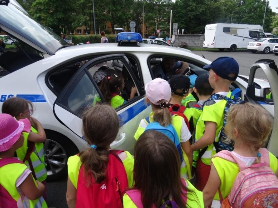 Byly rozvíjeny pohybové dovednosti dětí, jejich zájmy, tvořivost. Děti poznávaly a zkoušely nové i netradiční výtvarné techniky.